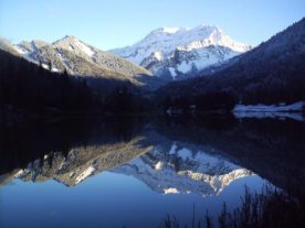 Lac du Vallon né d'une catastrophe en 1843 chambres d'hotes Délices de Noix Bellevaux Haute-Savoie